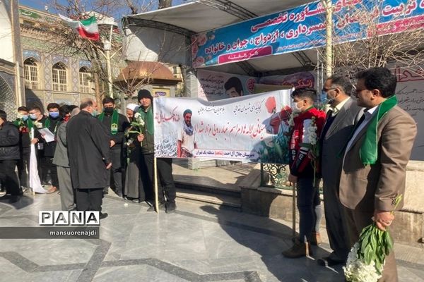 یاوران انقلاب منطقه یک در میهمانی لاله‌ها