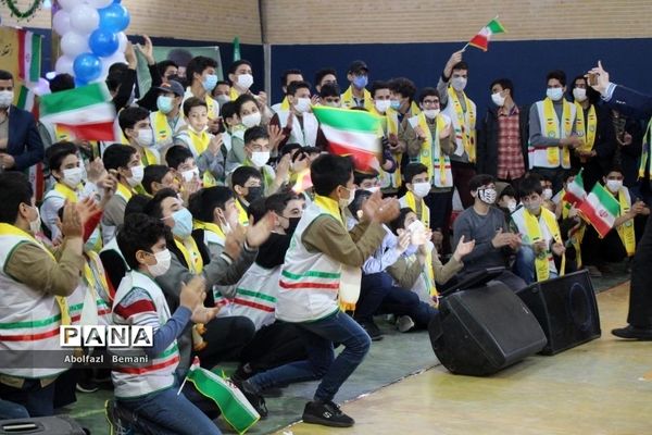 مانور تشکیلاتی یاوران انقلاب در دبیرستان ثقفی قم