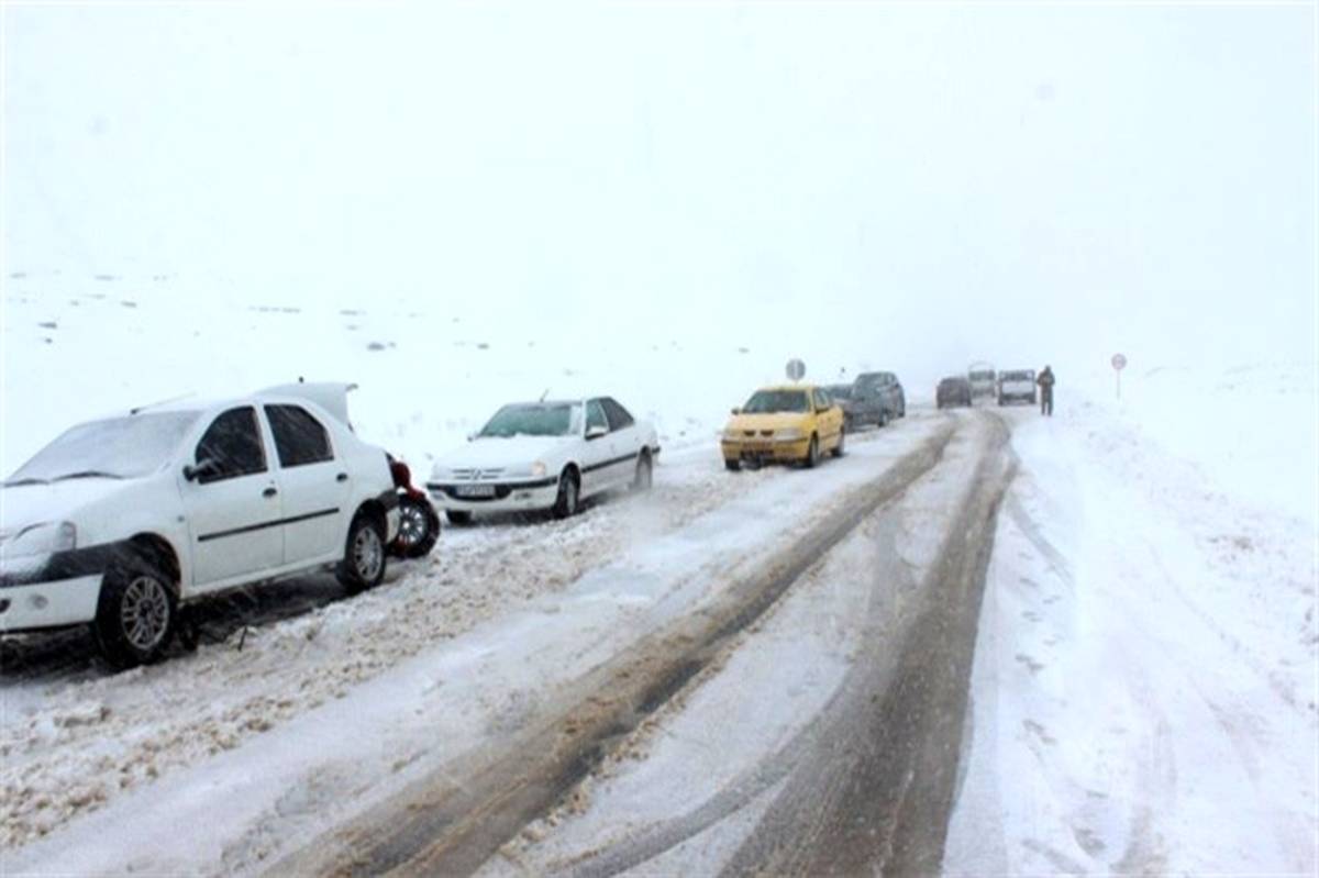 برف و باران در جاده‌های ۳ استان