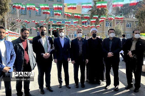 دیدار وزیر آموزش و پرورش از نمایشگاه انقلاب ورامین