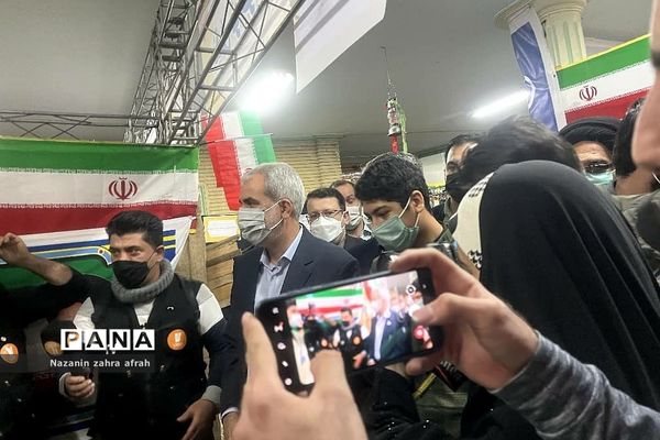 دیدار وزیر آموزش و پرورش از نمایشگاه انقلاب ورامین