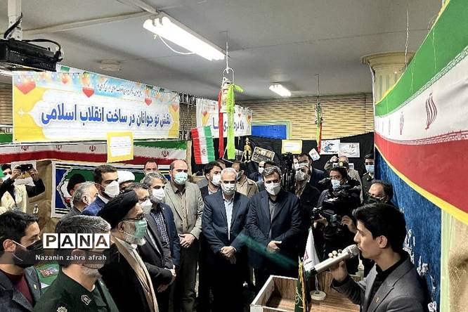 دیدار وزیر آموزش و پرورش از نمایشگاه انقلاب ورامین