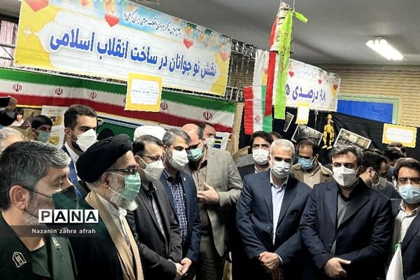 دیدار وزیر آموزش و پرورش از نمایشگاه انقلاب ورامین