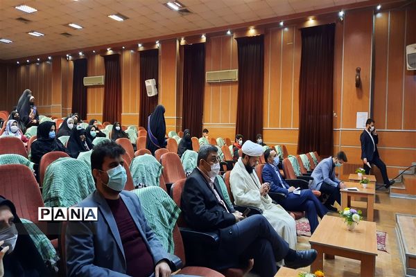 برگزاری جشن انقلاب و‌تجلیل از فرهنگیان وخانواده شهدا در قرچک