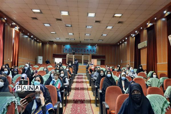 برگزاری جشن انقلاب و‌تجلیل از فرهنگیان وخانواده شهدا در قرچک