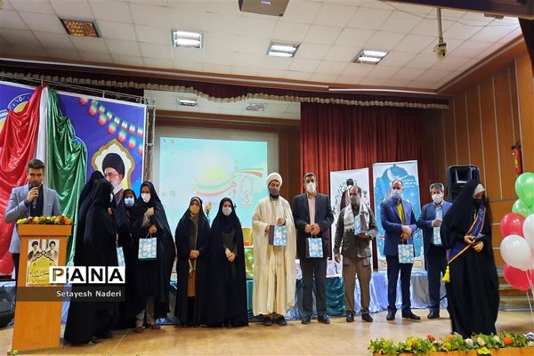 برگزاری جشن انقلاب و‌تجلیل از فرهنگیان وخانواده شهدا در قرچک