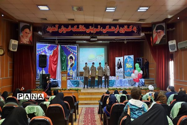 برگزاری جشن انقلاب و‌تجلیل از فرهنگیان وخانواده شهدا در قرچک
