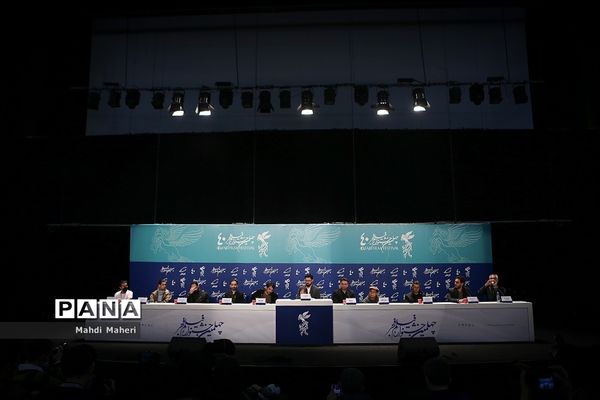 نشست خبری فیلم «درب» در چهلمین جشنواره فیلم فجر
