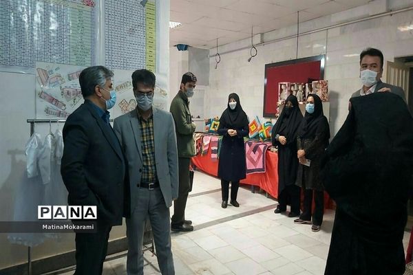 نمایشگاه دست سازه های هنرستان تلاش کاشمر راهی برای اشتغال آیندگان