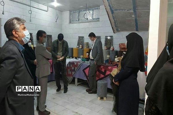 نمایشگاه دست سازه های هنرستان تلاش کاشمر راهی برای اشتغال آیندگان