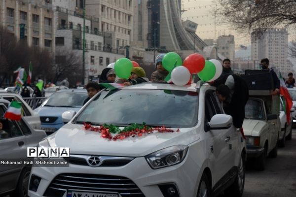 راهپیمایی خودروی 22 بهمن در مشهد مقدس