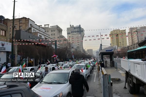 راهپیمایی خودروی 22 بهمن در مشهد مقدس