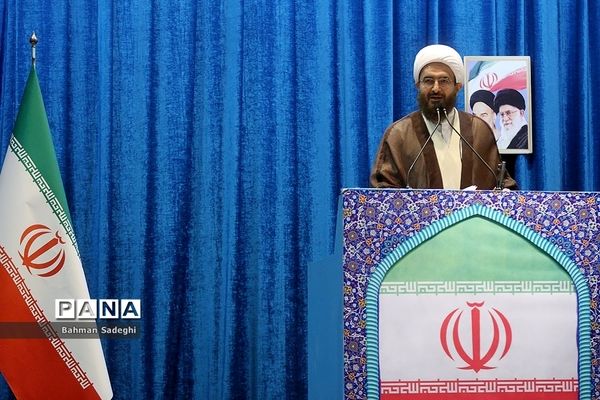 حضور رئیس جمهوری در نماز جمعه ۲۲ بهمن