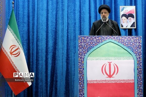 حضور رئیس جمهوری در نماز جمعه ۲۲ بهمن