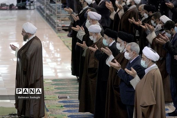 حضور رئیس جمهوری در نماز جمعه ۲۲ بهمن