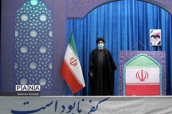 حضور رئیس جمهوری در نماز جمعه ۲۲ بهمن