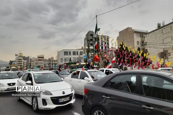 راهپیمایی مردم شهر تهران در مراسم ۲۲ بهمن