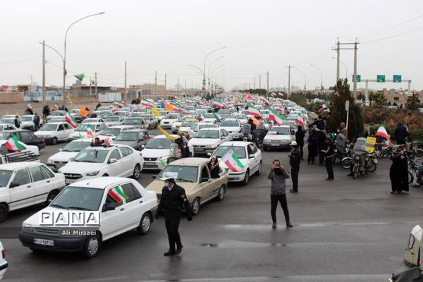 راهپیمایی خودرویی و موتوری 22 بهمن در قم-1