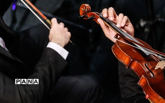 جوان 33 ساله‌ای که چوب رهبر ارکستر سمفونیک ایران را به دست گرفت