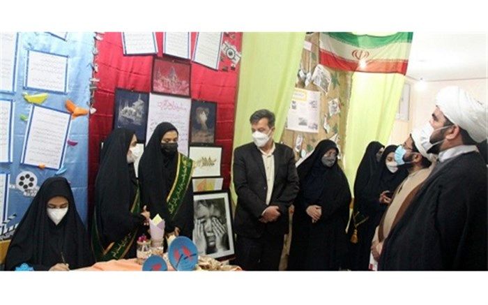 برپایی نمایشگاه «مدرسه انقلاب» در دبیرستان شاهد حضرت خدیجه(س) قم