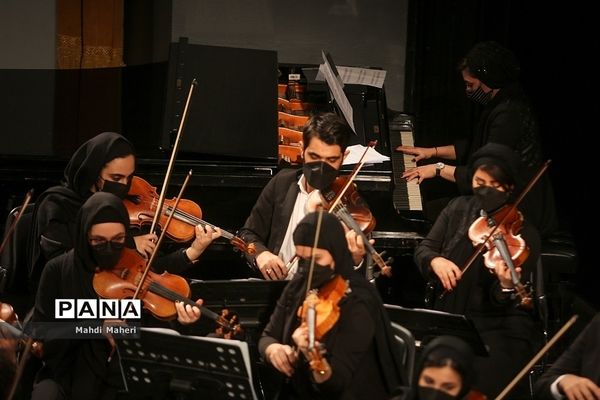اجرای ارکستر نغمه باران در جشنواره موسیقی فجر