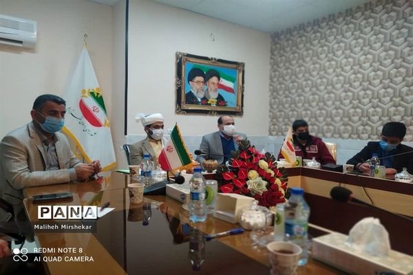 نشست اعضای مجلس دانش‌آموزی زابل با مسئولان شورای شهر و شهرداری