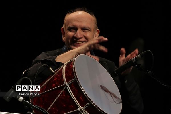 اجرای وحید اسداللهی در سی وهفتمین جشنواره موسیقی فجر