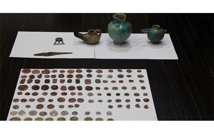 کشف 117 سکه به همراه 3 قطعه سفال تاریخی در «صائین قلعه»
