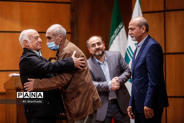 مراسم تجلیل از مربیان برتر سال در سازمان محیط زیست
