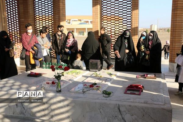 آیین رونمایی از یادمان شهدای گمنام دانشگاه علوم پزشکی قم