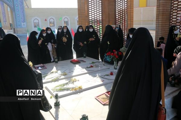 آیین رونمایی از یادمان شهدای گمنام دانشگاه علوم پزشکی قم