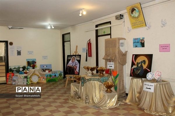 افتتاح نمایشگاه آثار هنری دانش‌آموزان و معلمان ناحیه چهار اهواز