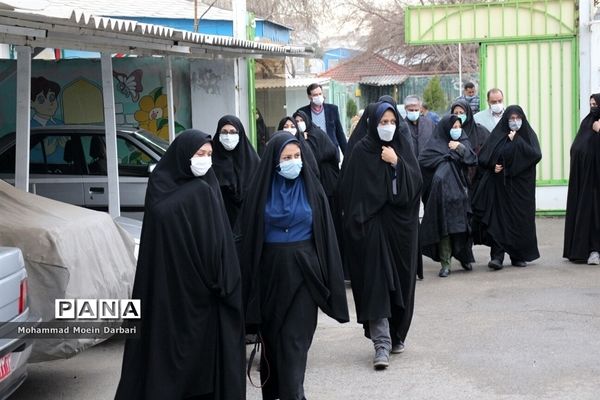 غبارروبی شهدای گمنام در هفته امور تربیتی ناحیه 3 مشهد