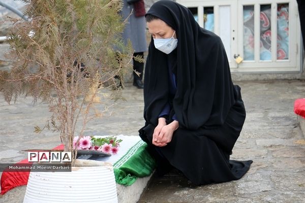 غبارروبی شهدای گمنام در هفته امور تربیتی ناحیه 3 مشهد