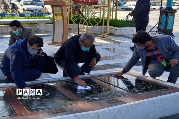 غبارروبی مزار شهدا توسط معاونان پرورشی مدارس کاشمر