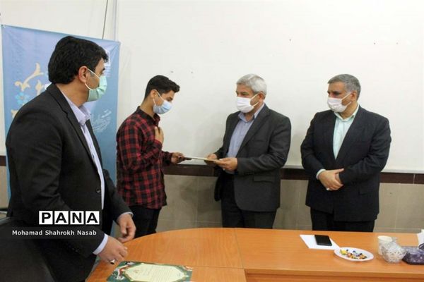 تقدیر از روسا و کارشناسان حوزه ستادی معاونت پرورشی و فرهنگی خوزستان