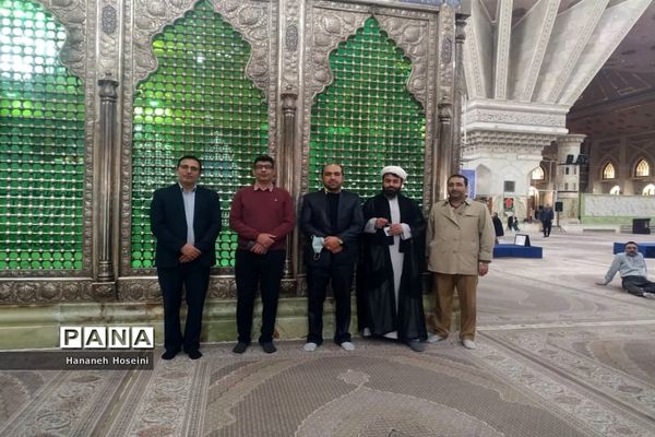 تجدید میثاق کارکنان حوزه معاونت پرورشی وتربیت بدنی شهریار با آرمان‌های امام راحل(ره)