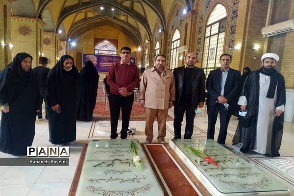 تجدید میثاق کارکنان حوزه معاونت پرورشی وتربیت بدنی شهریار با آرمان‌های امام راحل(ره)