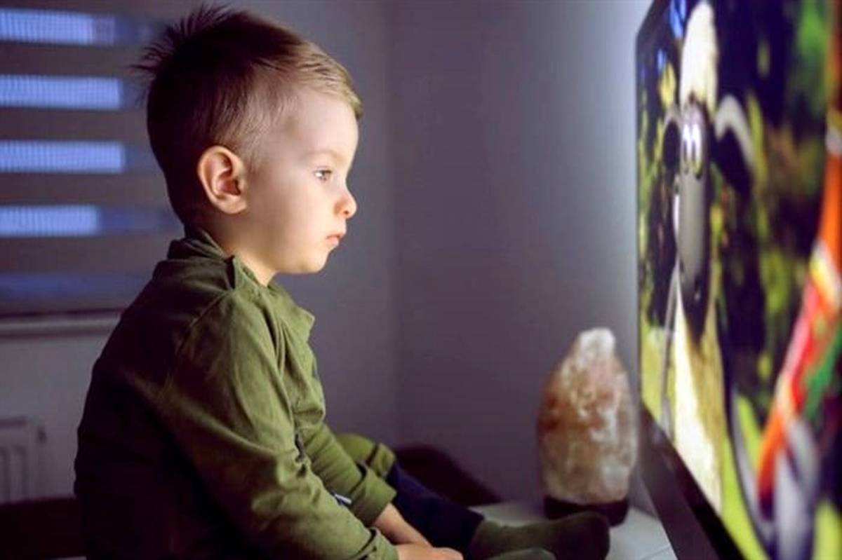 تلویزیون دیدن چه بلایی سر نوزادان می‌آورد؟