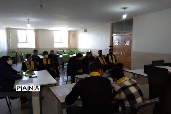 مسابقات مناظره دانش‌آموزی در منطقه پیربکران استان اصفهان