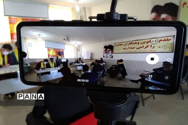 مسابقات مناظره دانش‌آموزی در منطقه پیربکران استان اصفهان