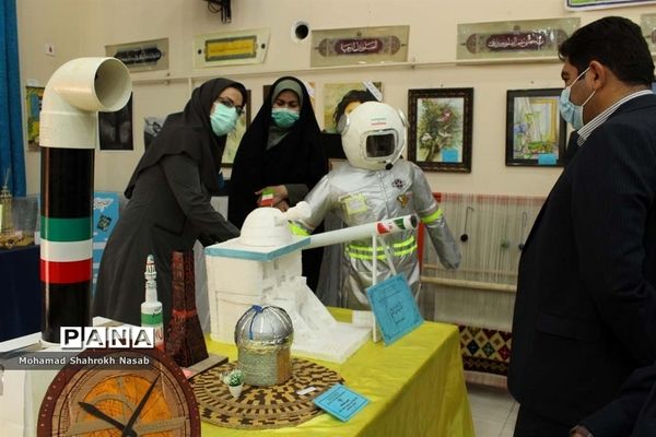 برپایی نمایشگاه دانش‌آموزی دست ساخته‌ها با مواد دور ریختنی در ناحیه 2 اهواز