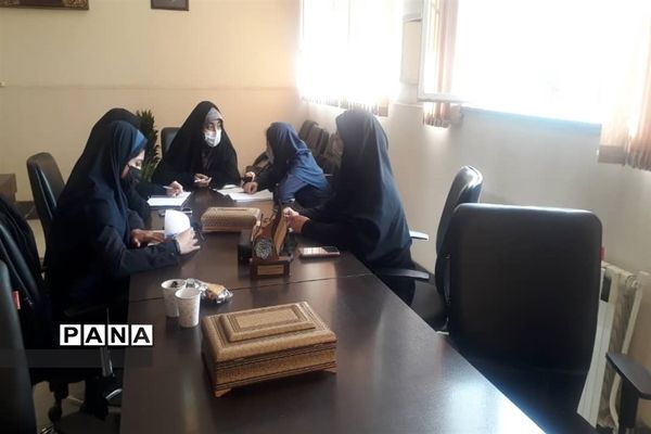 جلسه توجیهی مسابقه مناظره دانش‌آموزی ناحیه 2 اصفهان