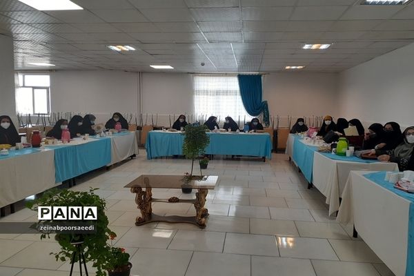 نشست صمیمی معاونان و مربیان پرورشی و مشاوران مدارس با مدیر آموزش و پرورش فیروزکوه