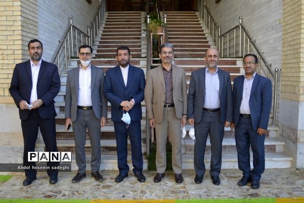 دیدار مسئولان آموزش و پرورش استان بوشهر با نماینده ولی فقیه در استان و امام جمعه بوشهر