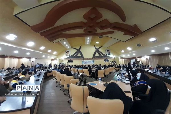 دیدار صمیمی  وزیر آموزش وپرورش با جمعی از تشکل های دانش آموزی آبادان