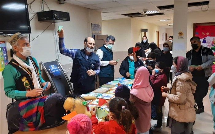 امداد فرهنگی کتابخانه سیار کانون خوزستان در شهر دهدز