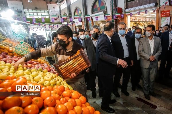 بازدید شهردار تهران از بازار میوه و تره بار قزل قلعه