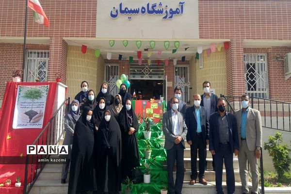 کاشت نهال به یاد سردار شهید حاج قاسم سلیمانی در آموزشگاه دارابگرد