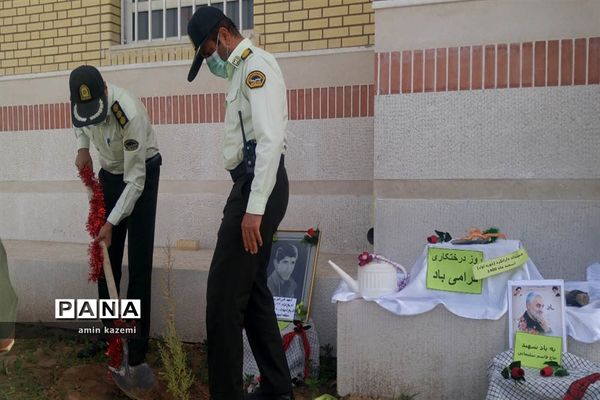 کاشت نهال به یاد سردار شهید حاج قاسم سلیمانی در آموزشگاه دارابگرد